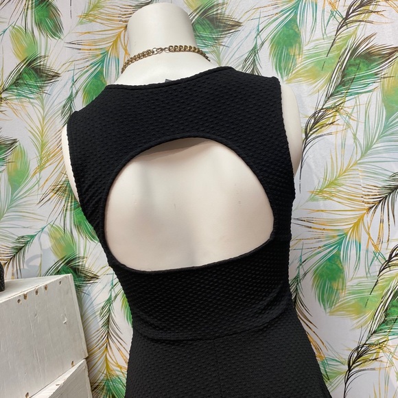 Summer Dress w/back cut off A-Line mini - Picture 2 of 8